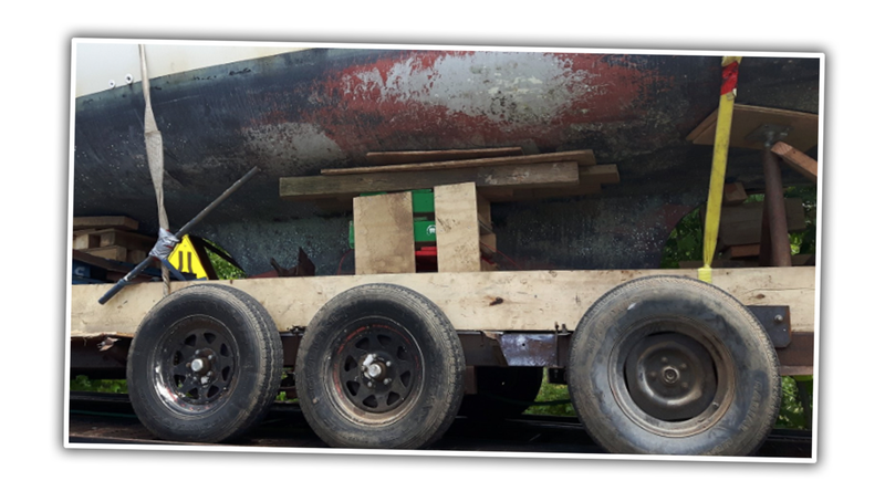 Illustration for article titled It's Dangerous And Terrible But I Sort Of Respect The Kook Who Built His Shitty Boat Trailer With Duct Tape And Pallets